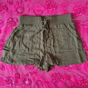 tilly's dark sage green cloth shorts